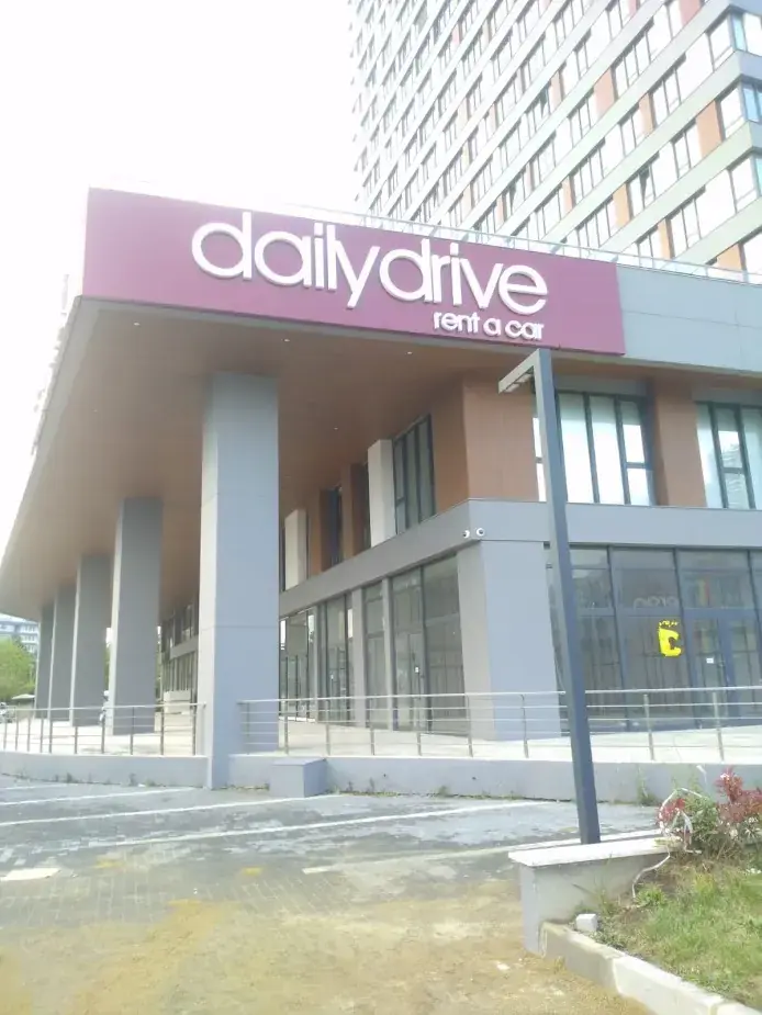 Köşe cephe tabelası