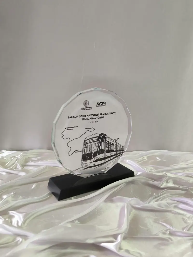 Gravürlü kristal plaket