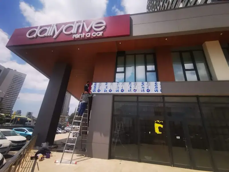 Cephe tabelası montajı